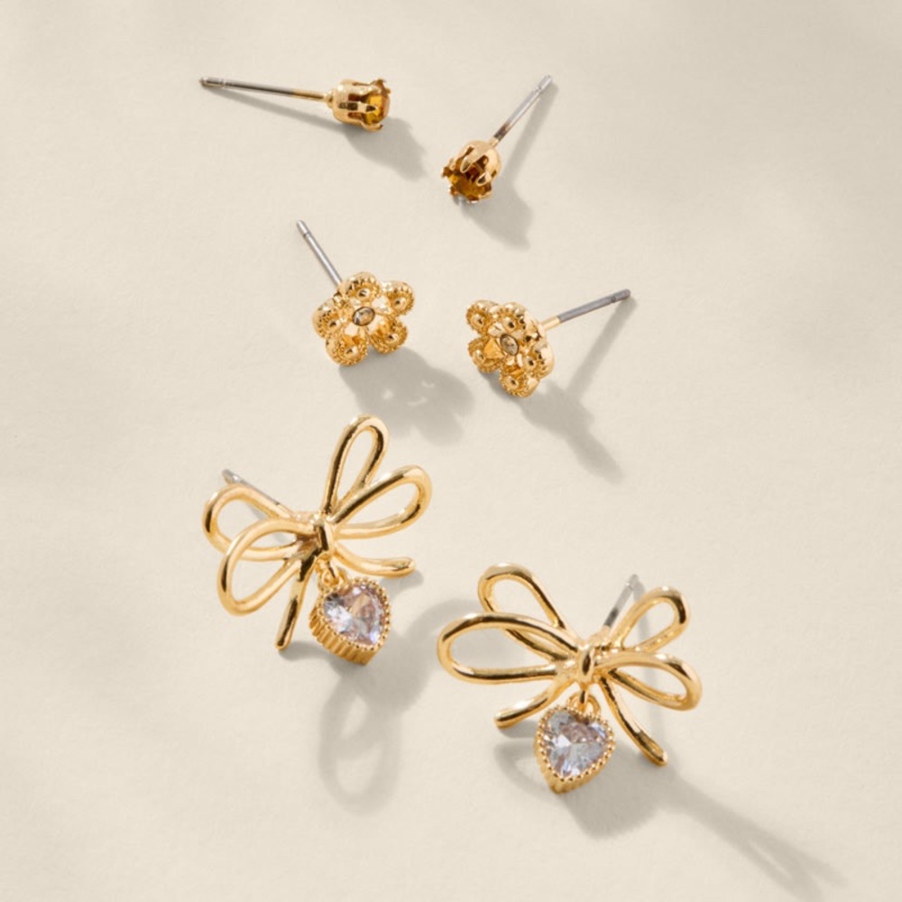 Francesca’s Ida Wire Bow Earring Set